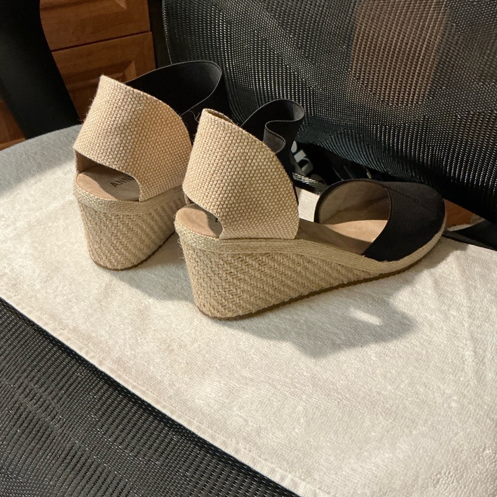 Stylish Black and Tan Wedge Sandals